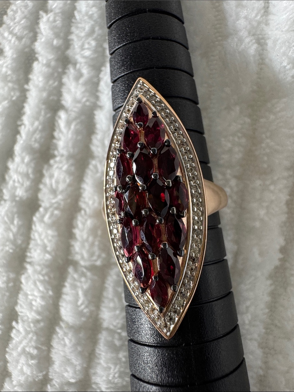 Ring. Size 6. Pyrope Garnet. White Zircon
(3.00 ctw)